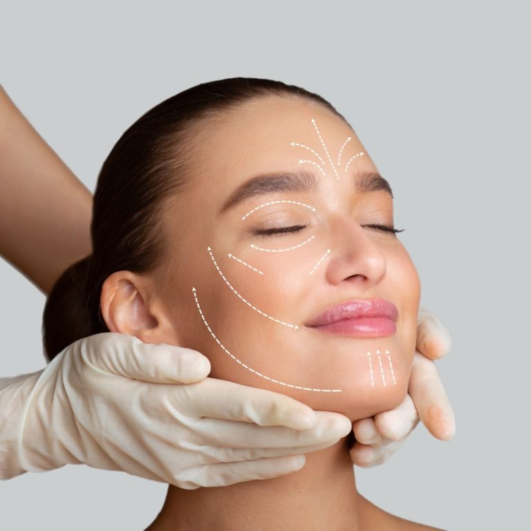 Ästhetische Behandlungen für Gesicht, Hals, Dekollete. Praxis für Ästhetik und Anti-Aging, Hamburg-Eppendorf. Junge Frau mit klaren Gesichtszügen und geschwungener Linienzeichnung auf der Haut.